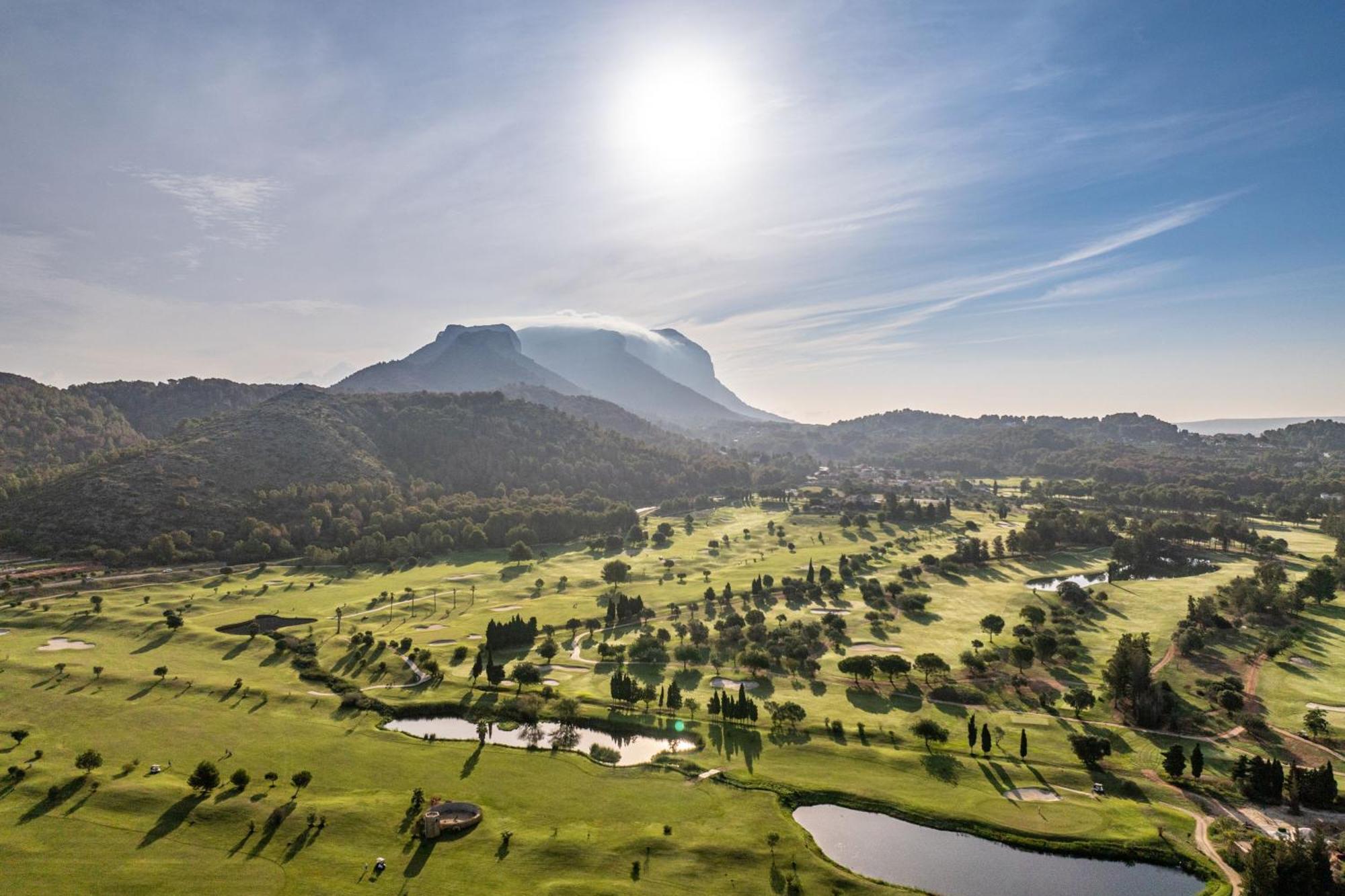 เดเนีย แมริออท ลา เซยา กอล์ฟ รีสอร์ต แอนด์ สปา Hotel ภายนอก รูปภาพ The golf course at the 2016 Commonwealth Games